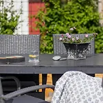 Surrounded By Beautiful Nature And Open Fields Hébergement de vacances *